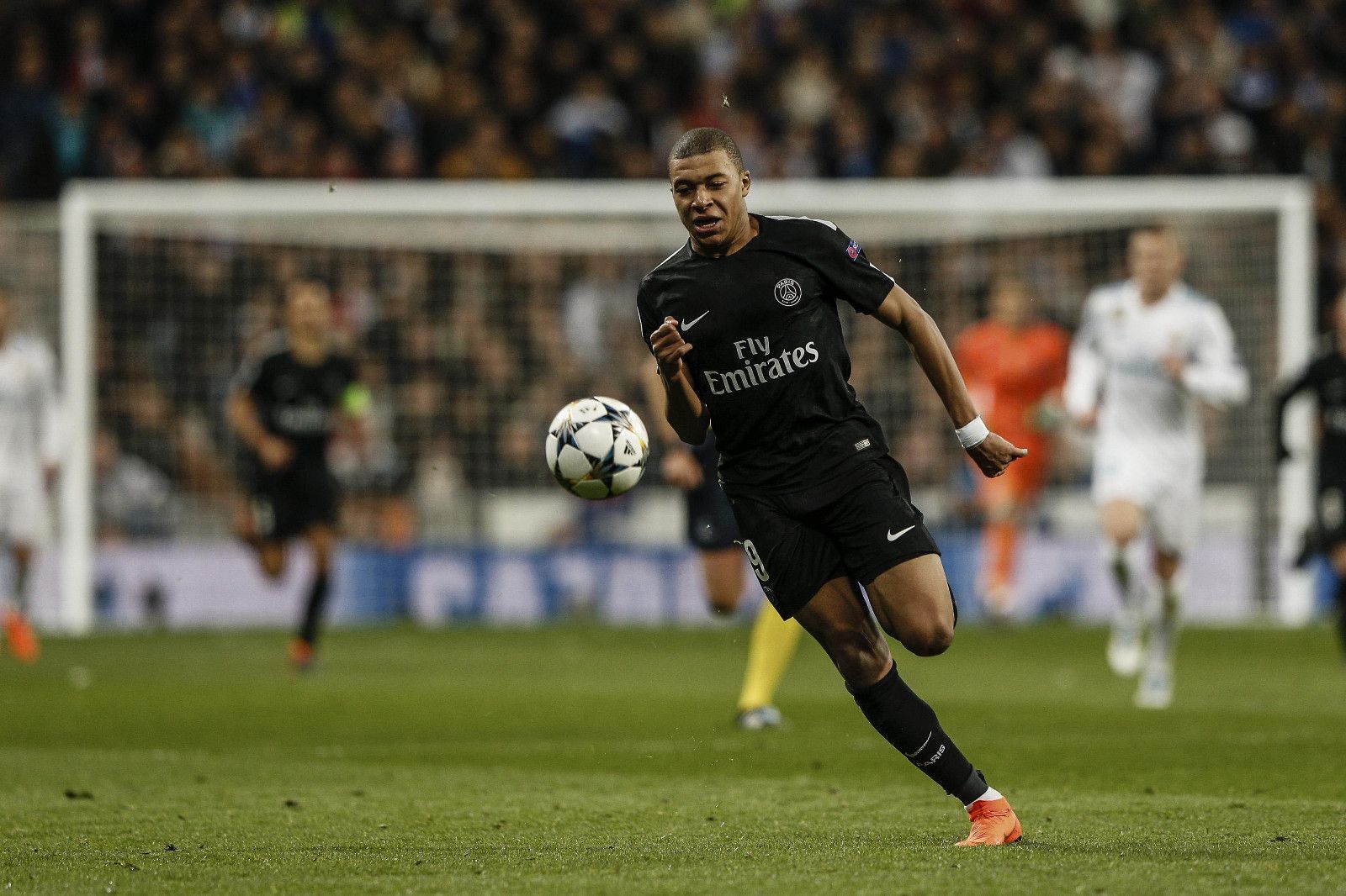 图赫尔：贝林厄姆被换下时很沮丧？因为他有一张黄牌（图赫尔解释贝林厄姆被换不悦：因已身背黄牌）