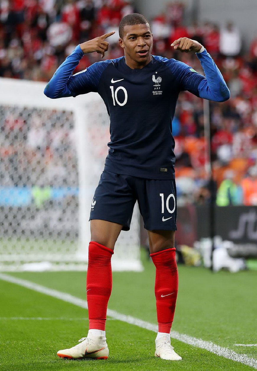 斯内德：姆巴佩会赢得2026年金球奖；没有人效力皇马时想离开（斯内德：姆巴佩将问鼎2026金球；效力皇马没人想走）