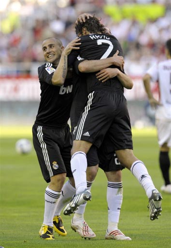 赖因德斯：米兰今年有机会争冠；未来是否会回归？回头见吧（赖因德斯：米兰本季有望冲冠；未来是否回归？拭目以待）