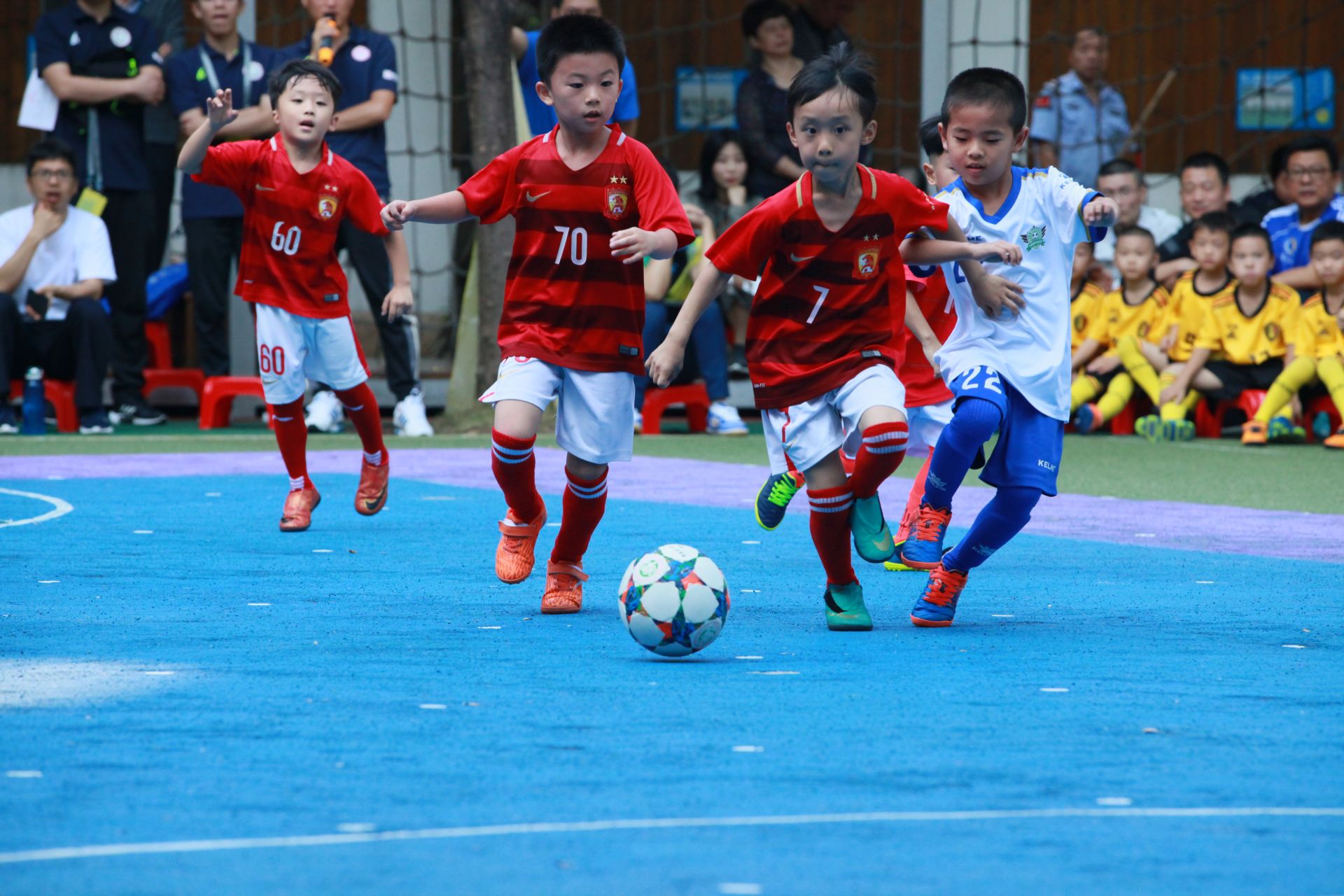 打破费兰悖论，费兰托雷斯帽子戏法！ 客场逆转皇家贝蒂斯！（费兰托雷斯帽子戏法破除费兰悖论，客场逆转皇家贝蒂斯）