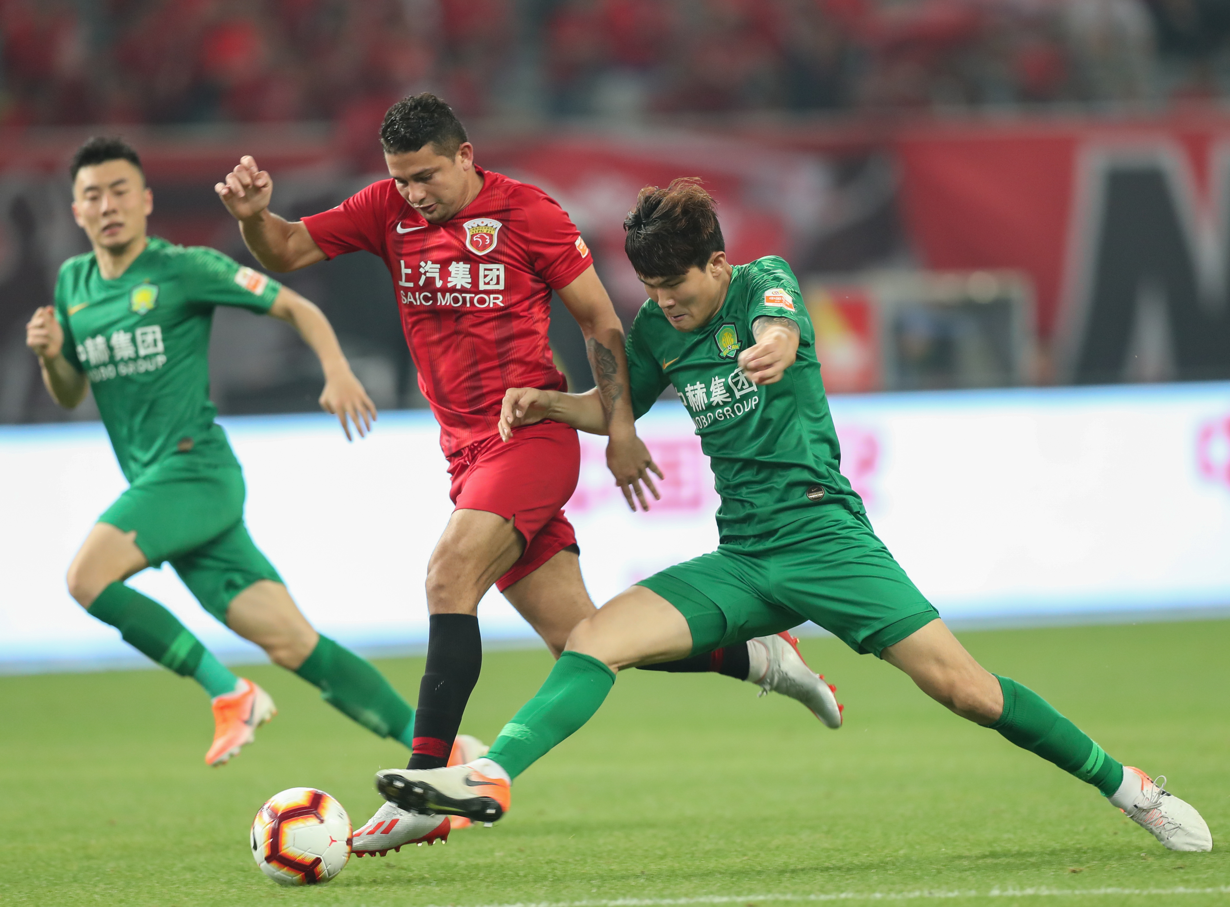 记者：拜仁拥有伊兰昆达的回购条款，回购价450-500万欧元（记者称拜仁设有伊兰昆达回购选项，费用为450至500万欧元）