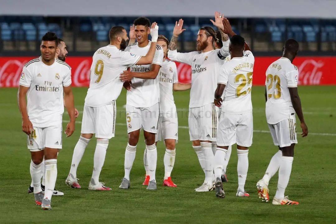 懂球帝12周年120大瞬间1／4决赛：德拜梅磊包揽，谁将杀出半区？