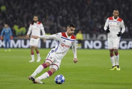 每体：巴塞罗那竞技后卫朗德里-法雷膝盖受伤，或将长期缺阵（每体：巴萨竞技后卫朗德里-法雷膝部受伤，恐长期缺席）