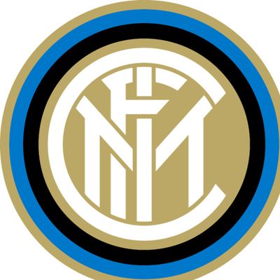 悼念若塔，红军名宿汤普森与毕包主席赛前在KOP看台前献花圈（赛前悼念若塔：红军名宿汤普森携毕包主席在KOP看台前敬献花圈）