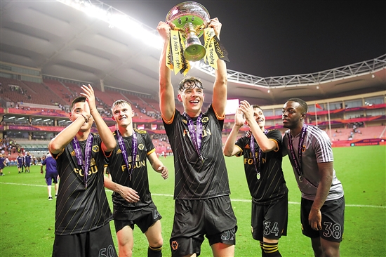 少一人的切尔西让阿森纳犯难，英超争冠从来不乏拼桌的（十人切尔西仍让阿森纳犯难，英超争冠从不缺搅局者）