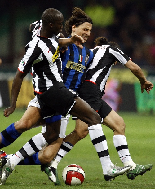 利物浦3-2毕尔巴鄂竞技，萨拉赫破门+失点，加克波双响（利物浦3-2险胜毕尔巴鄂竞技：萨拉赫进球失点，加克波梅开二度）