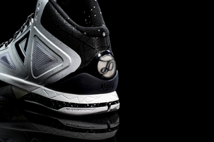 瓦拉内专访谈心理问题：展现脆弱的一面并不是软弱的表现（瓦拉内专访谈心理健康：坦露脆弱不等于软弱）