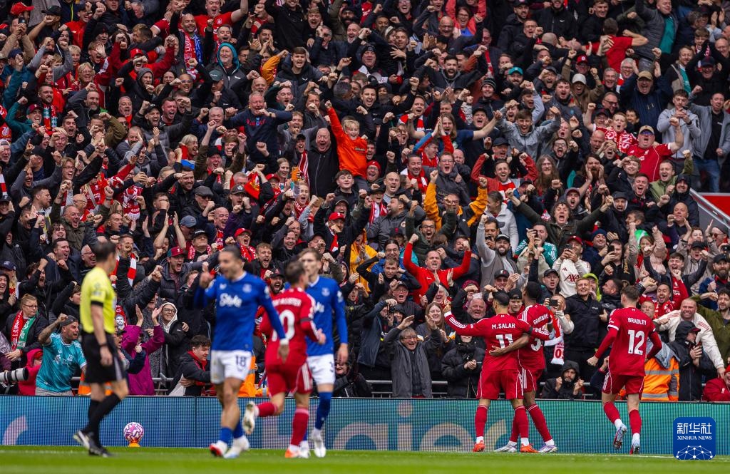 中场三人组化学反应太强（中场三人组默契爆棚）