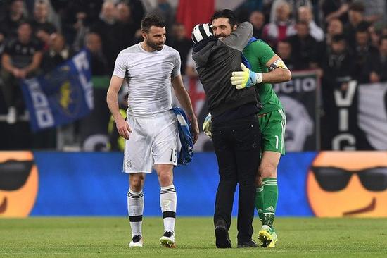 米兰老照片展示埃瓦尼风采（米兰旧影再现埃瓦尼风华）