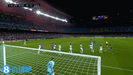 挪威后卫：中场休息时哈兰德让我们多传中，最后奏效了