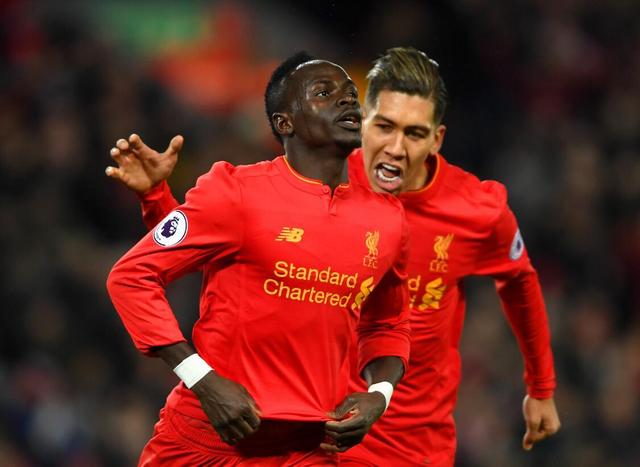 助罗马升至意甲榜首，斯维拉尔达成罗马生涯100场里程碑（斯维拉尔百场里程碑，助罗马登顶意甲榜首）