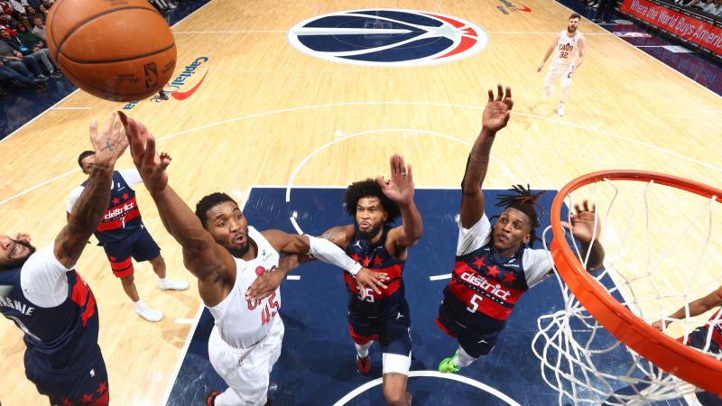 内维尔：我相信萨拉赫会留下，斯洛特一直期待他能道歉（内维尔：看好萨拉赫留队，斯洛特始终期待其道歉）