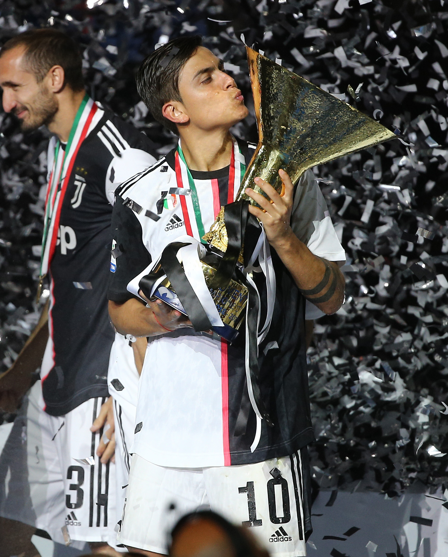 奥运冠军卖掉9枚金牌，换到339万：这是我这辈子做得最正确的事！（奥运冠军卖出9枚金牌套现339万：这是我一生最明智的选择）