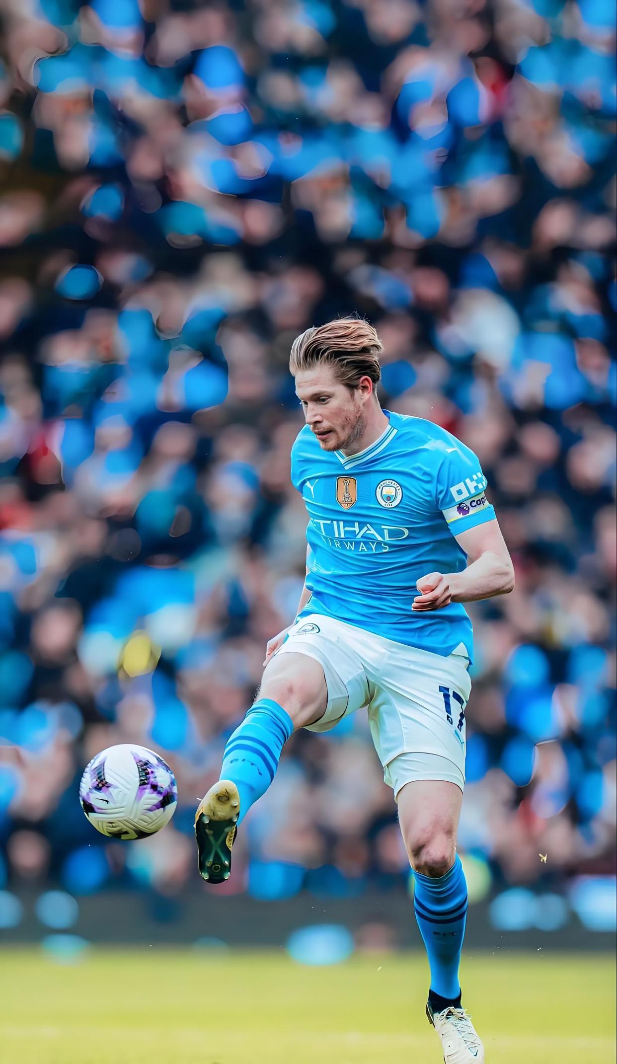 登贝莱获评《队报》25年体坛“王中王”，力压游泳世界冠军（登贝莱加冕《队报》25年体坛“王中王”，力压游泳世界冠军）