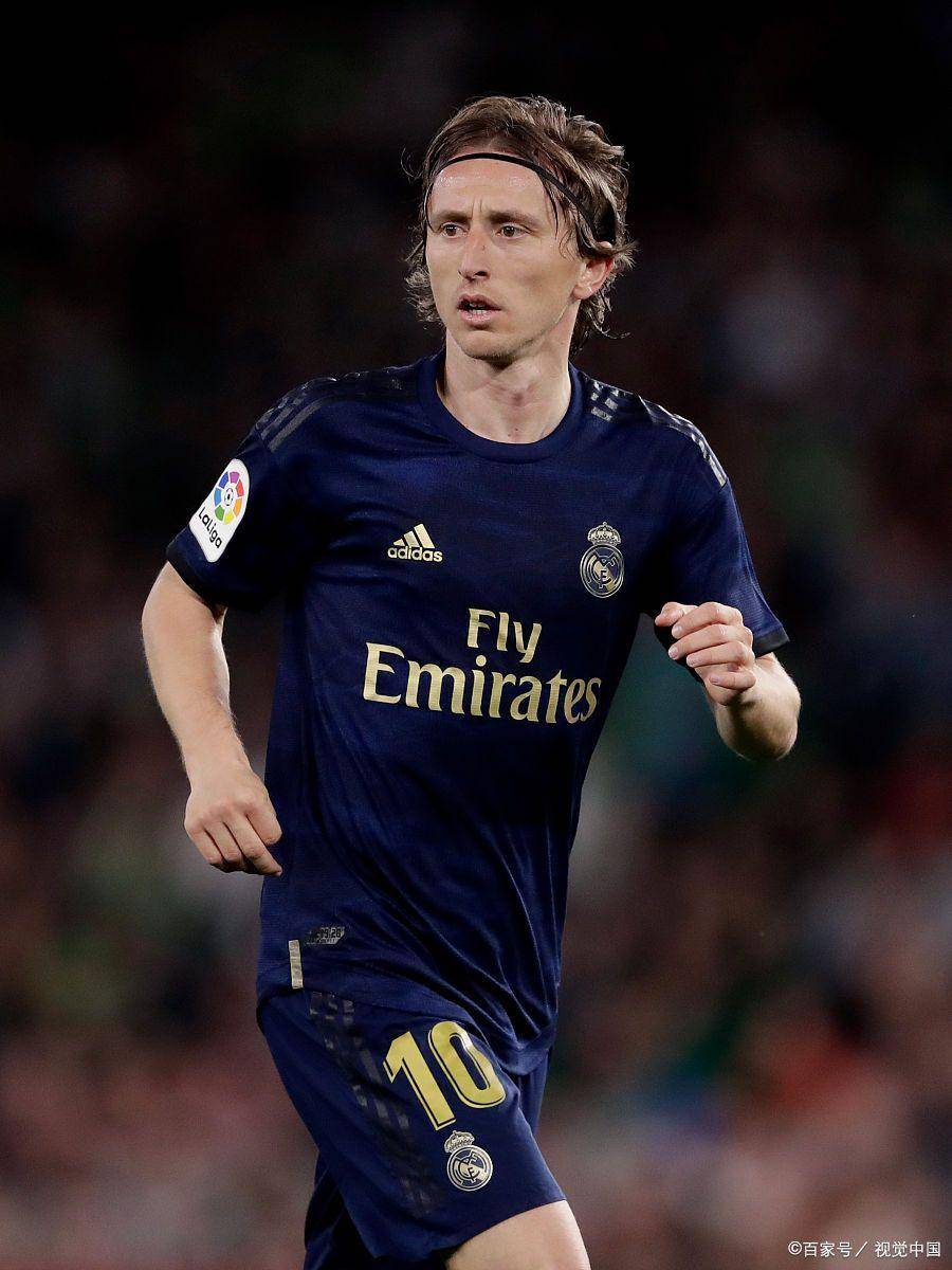 巴萨队长因心理危机或告别诺坎普，关键战屡失误后彻底扛不住了？（关键战频频失误，巴萨队长疑陷心理困境，或将告别诺坎普？）