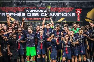 西班牙队球衣设计师：深蓝色致敬2010世界杯和伊涅斯塔绝杀球（西班牙队新球衣以深蓝致敬2010世界杯与伊涅斯塔绝杀）