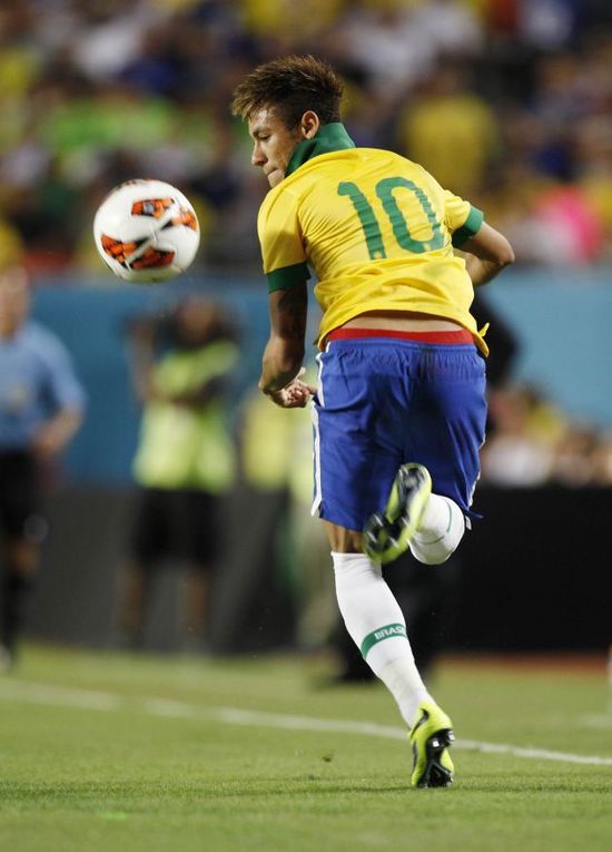 里程碑！杰伦·约翰逊生涯进球数突破1000大关（破千时刻！杰伦·约翰逊生涯进球数正式跨越1000）